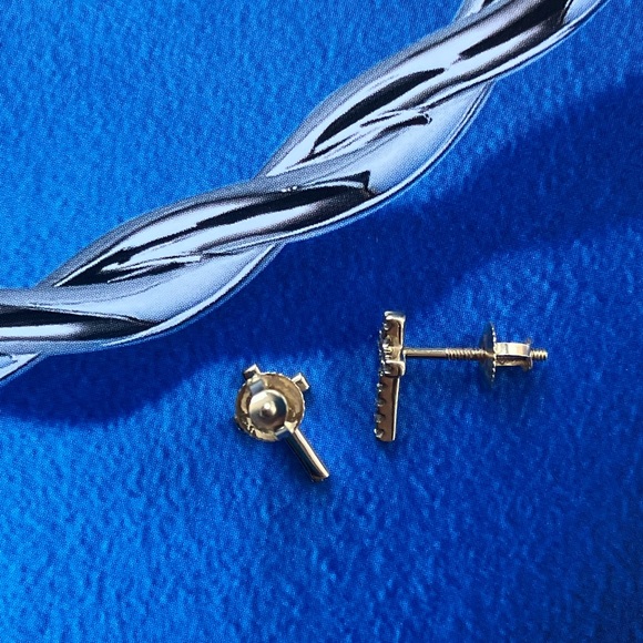 14k Yellow gold Cross Studs - Picture 4 of 4